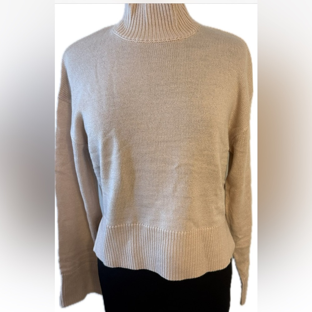 H&M Elegant pink Turtleneck Sweater size Small